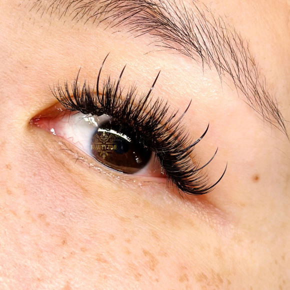 wispy lashes