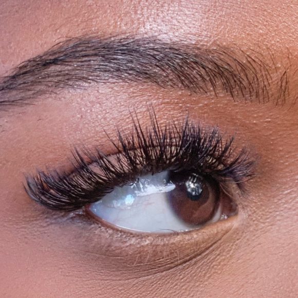 Ultimate Guide to Lash Extensions For Women