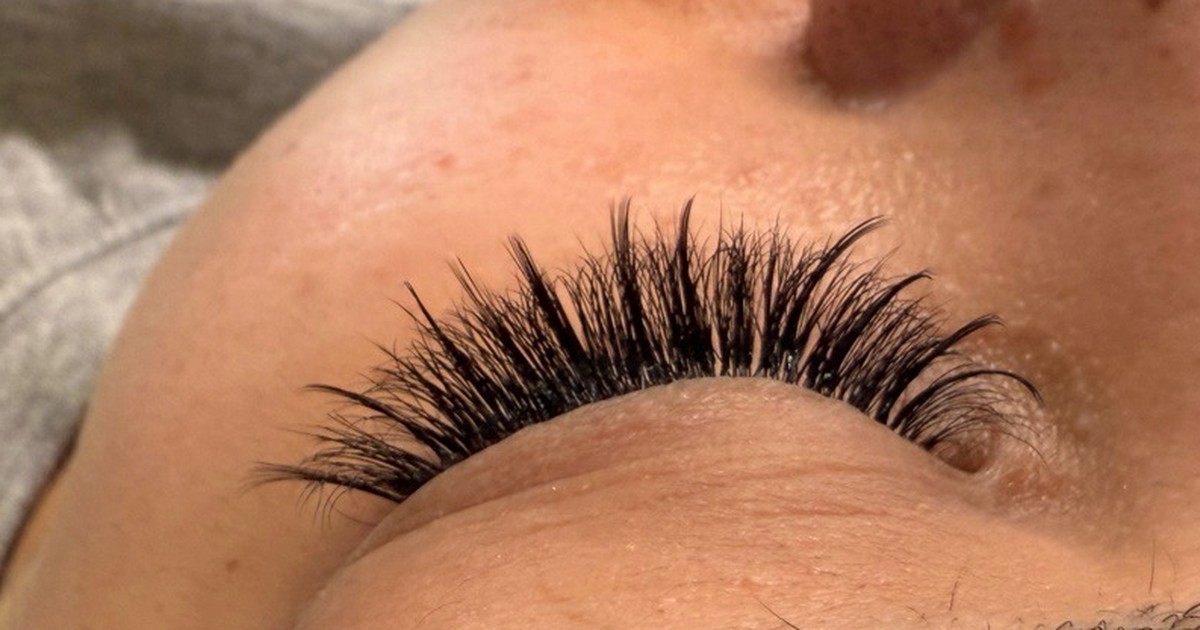 Wispy Russian volume eyelash extensions close-up, Beauty Time Ottawa